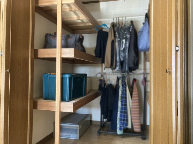 西１３条南１１丁目【吹抜けで開放的なＬＤＫ♪薪ストーブあり！】 内観