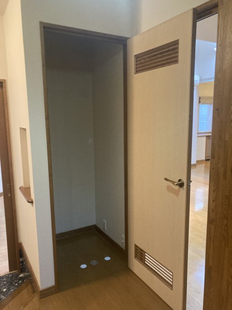 西１８条南２丁目【西エリアのセミ電化４ＬＤＫ登場！！】   内観