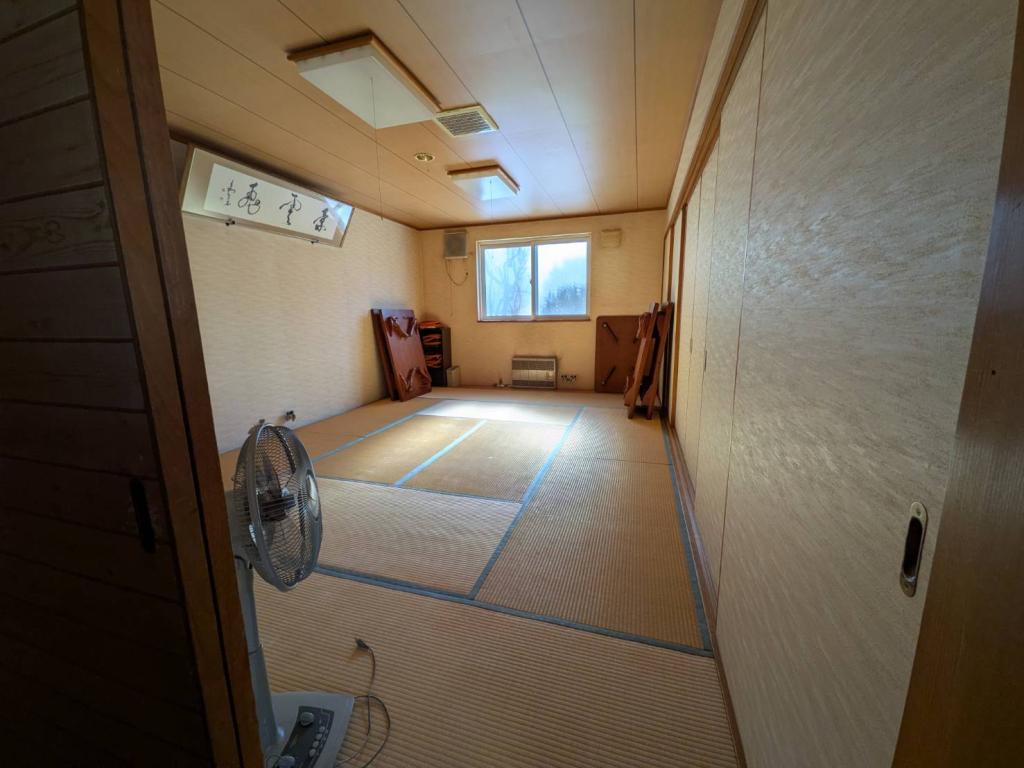 芽室町売店舗兼住宅 内観