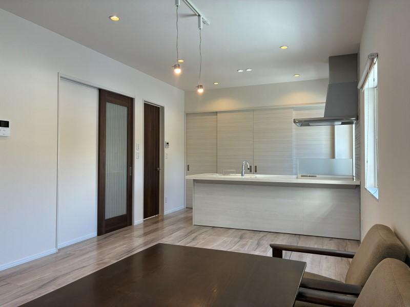 【東7南14】便利な立地のモダンな平屋【小・中学校徒歩10分圏内】  内観