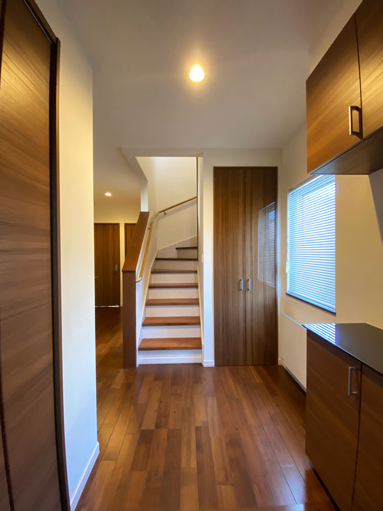 築8年 カーポート付き 3LDK 中古住宅 木野公園下町 内観