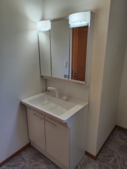 【内外装リフォーム済　中古住宅】幕別町札内新北町64番地7 内観