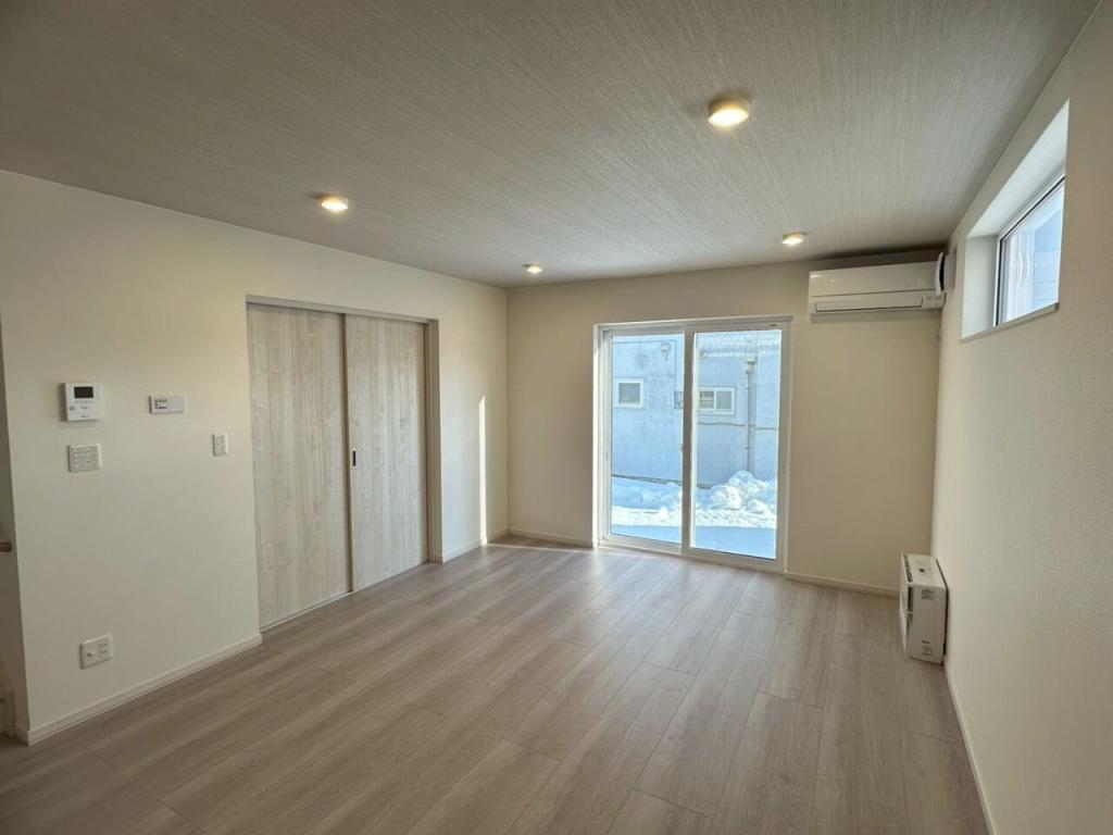 【写真追加】西２条南３７丁目　西棟　新築戸建 内観