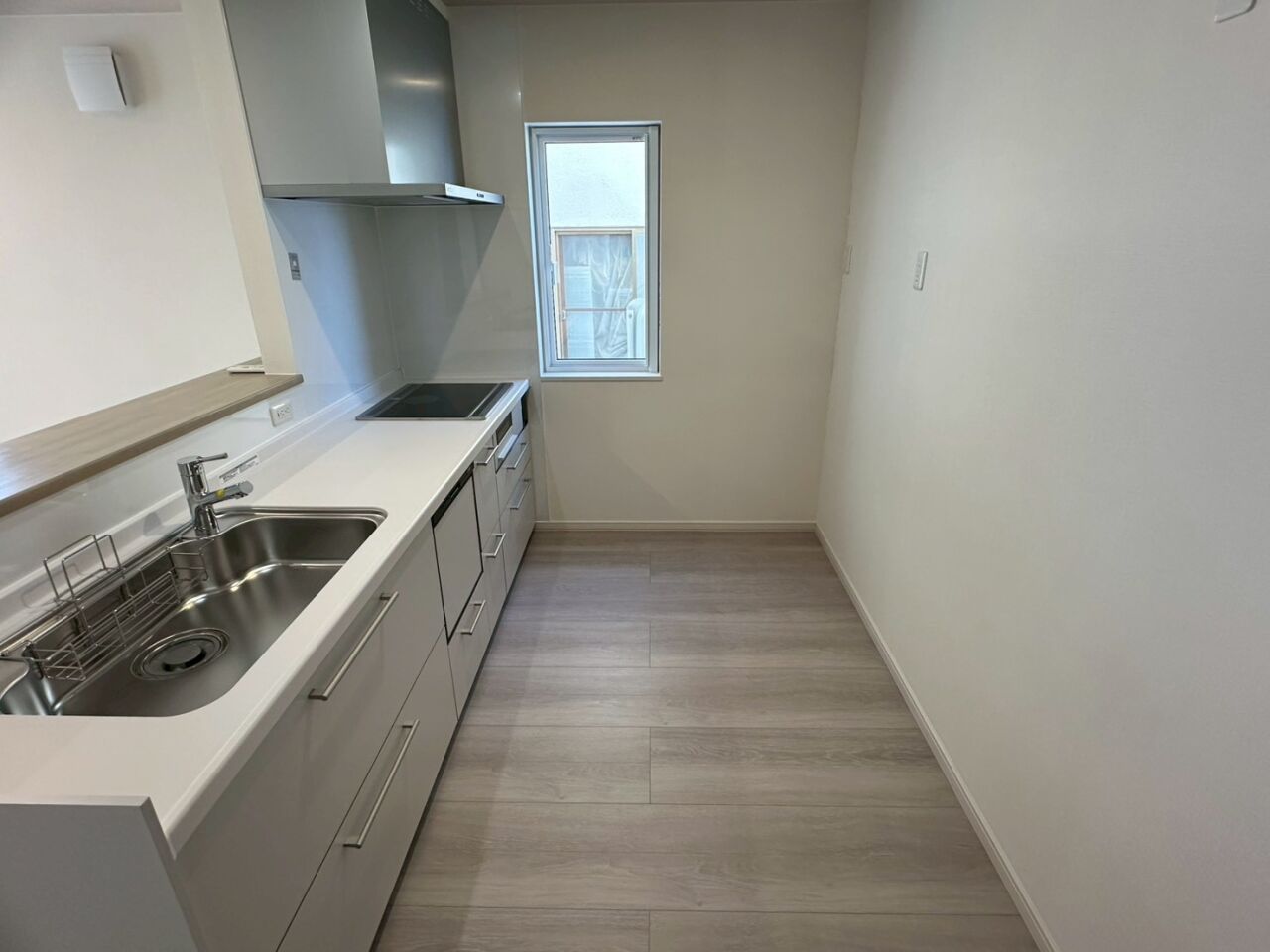 【写真追加】西２条南３７丁目　西棟　新築戸建 内観