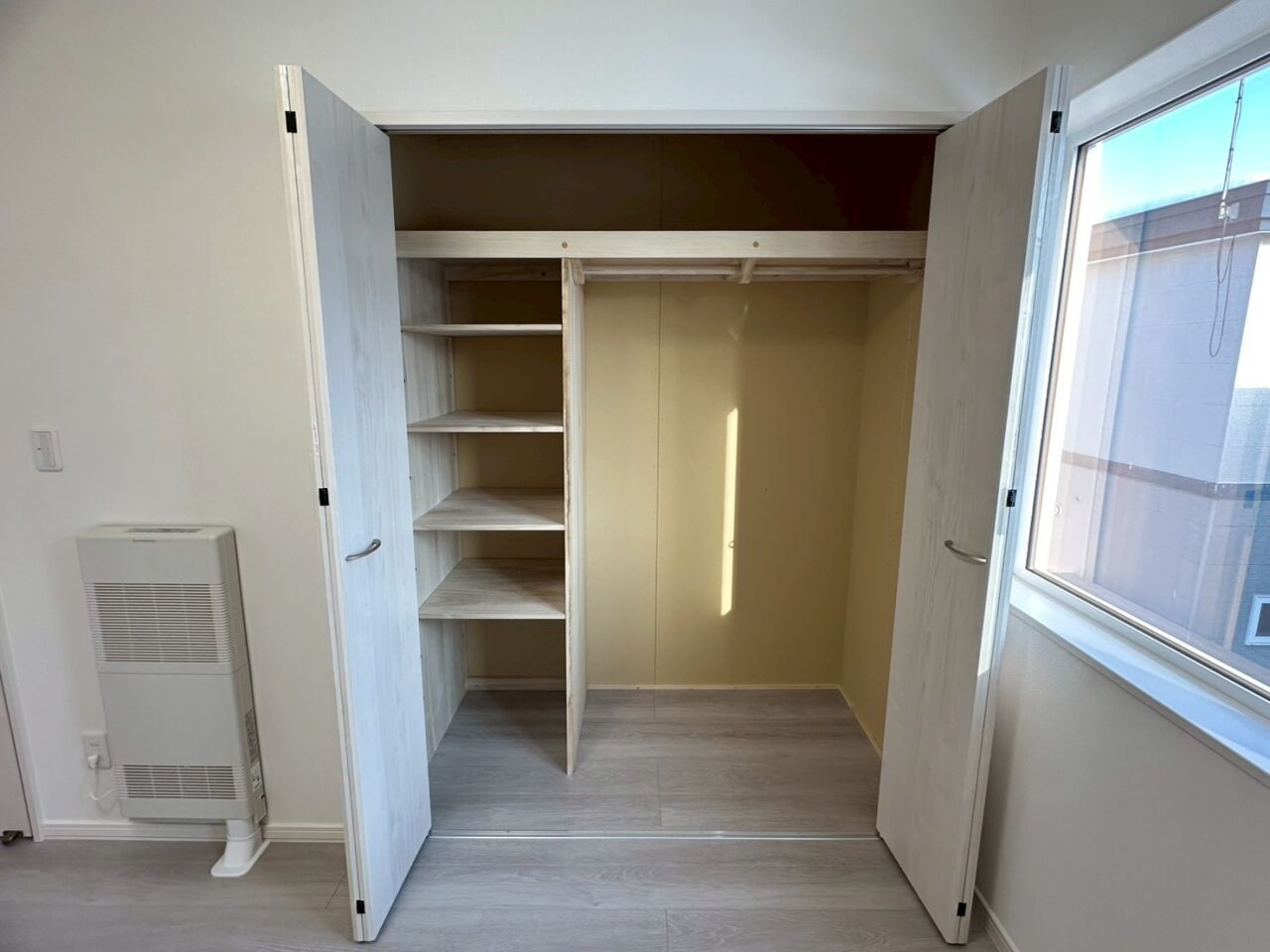 【写真追加】西２条南３７丁目　西棟　新築戸建 内観