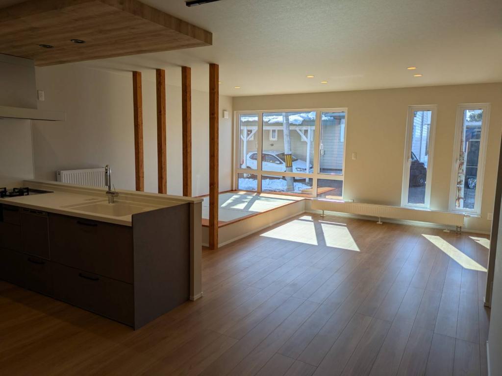  ♪南道路♪西１８南２＿新築住宅 内観