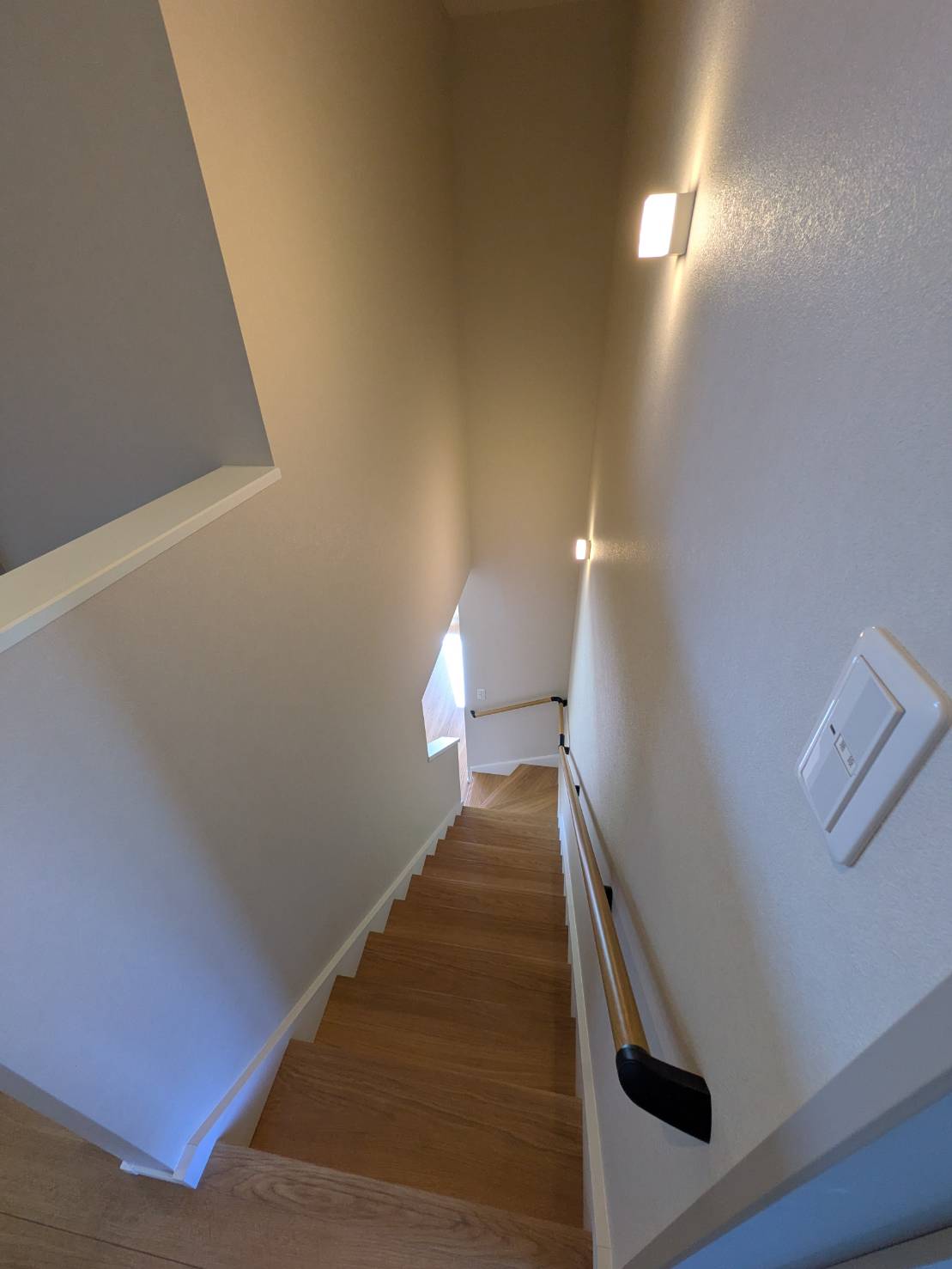  ♪南道路♪西１８南２＿新築住宅 内観