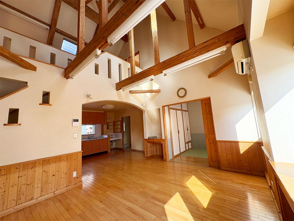 アメリカンカントリースタイル　4SLDK 中古住宅　すずらん台仲町1丁目 内観