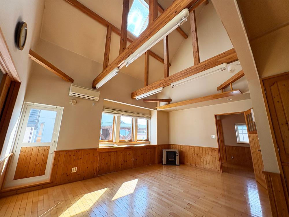 アメリカンカントリースタイル　4SLDK 中古住宅　すずらん台仲町1丁目 内観