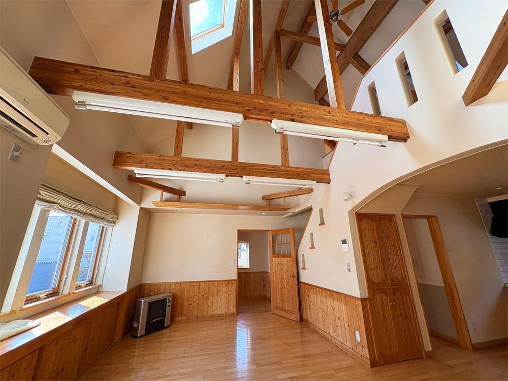 アメリカンカントリースタイル　4SLDK 中古住宅　すずらん台仲町1丁目 内観