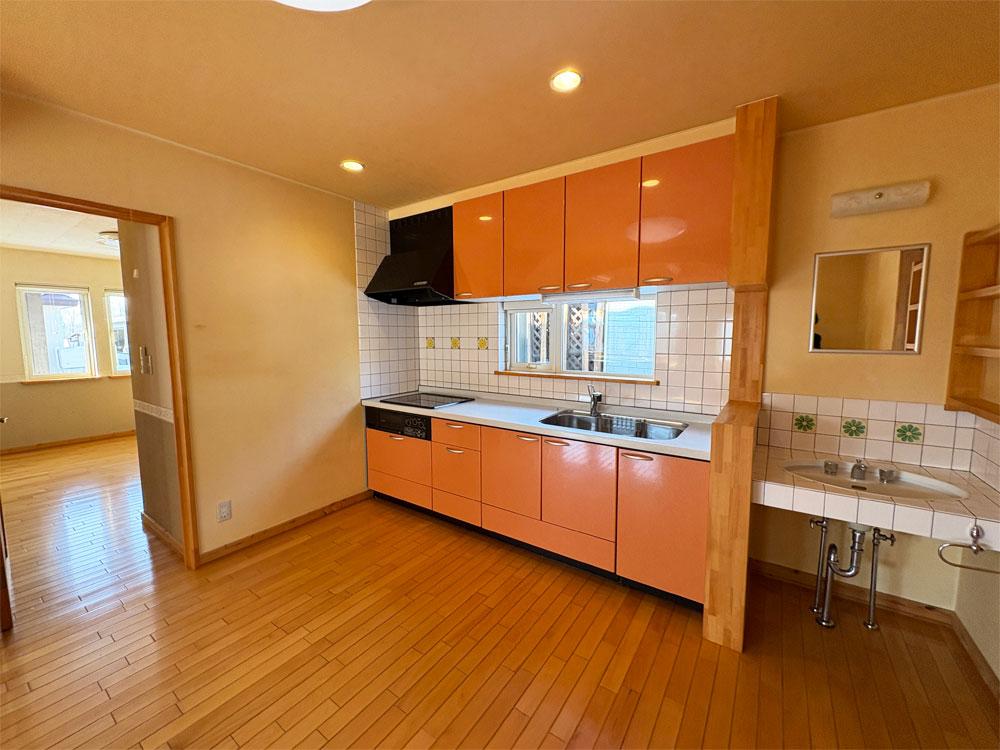 アメリカンカントリースタイル　4SLDK 中古住宅　すずらん台仲町1丁目 内観