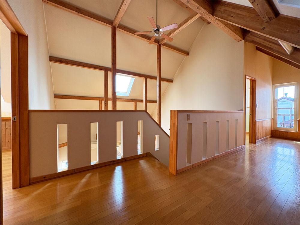 アメリカンカントリースタイル　4SLDK 中古住宅　すずらん台仲町1丁目 内観