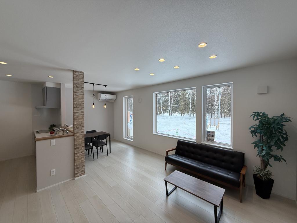 【3/20~22公開中！】【家具＆EVコンセント プレゼント！】　芽室 東4南1 建売⑤ 【太陽光パネル付】 内観