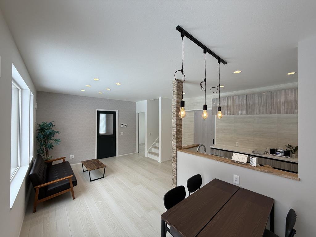 【3/20~22公開中！】【家具＆EVコンセント プレゼント！】　芽室 東4南1 建売⑤ 【太陽光パネル付】 内観