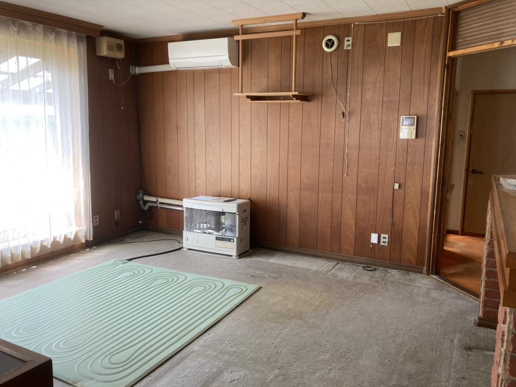 西１１条北７丁目【北西角地！リフォーム向き物件！】  内観