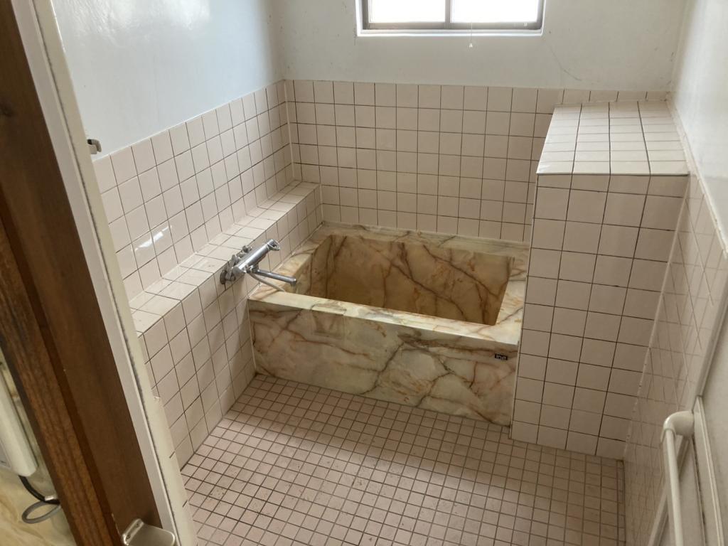 西１１条北７丁目【北西角地！リフォーム向き物件！】  内観