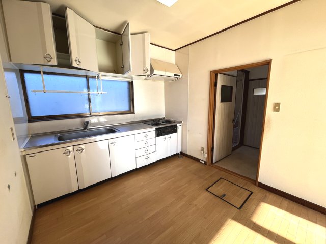 西２４条南１丁目※商談中【南道路付き！ファミリー層の多い住宅街！】  内観