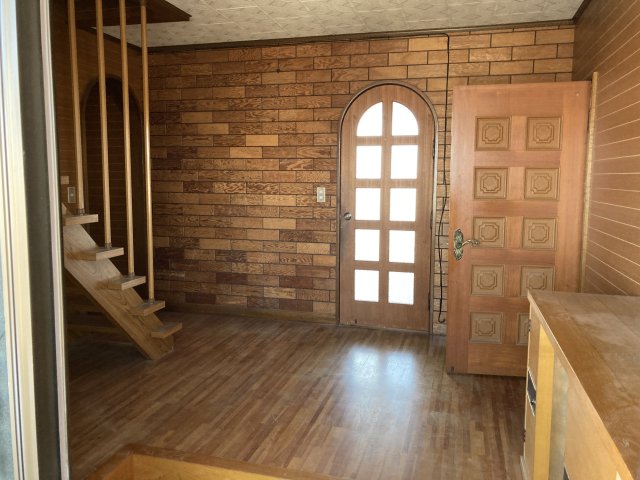 西４条南３５丁目【稲田通沿い角地！リフォーム向き物件！】  内観