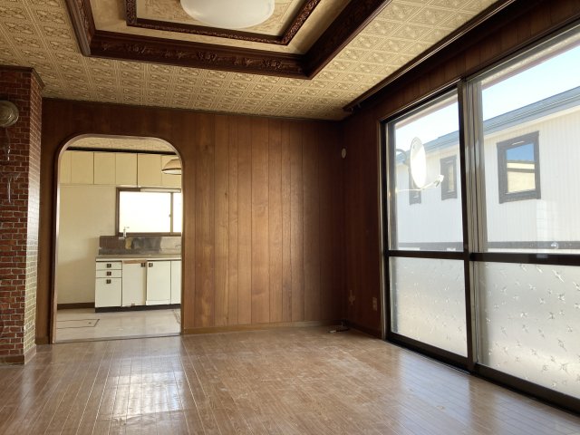 西４条南３５丁目【稲田通沿い角地！リフォーム向き物件！】  内観