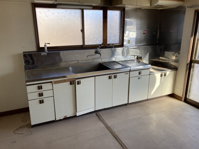 西４条南３５丁目【稲田通沿い角地！リフォーム向き物件！】  内観