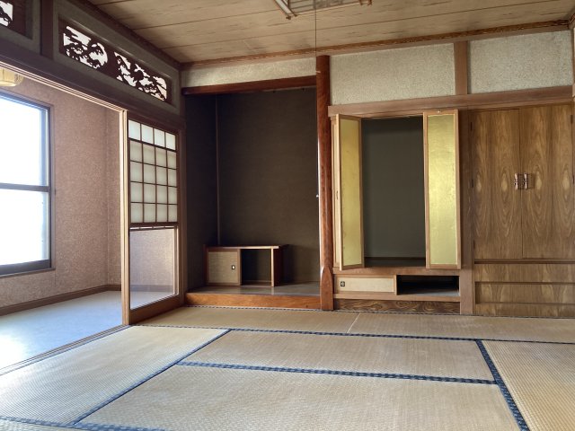 西４条南３５丁目【稲田通沿い角地！リフォーム向き物件！】  内観