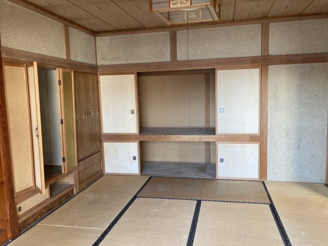 西４条南３５丁目【稲田通沿い角地！リフォーム向き物件！】  内観