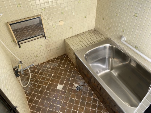 西４条南３５丁目【稲田通沿い角地！リフォーム向き物件！】  内観