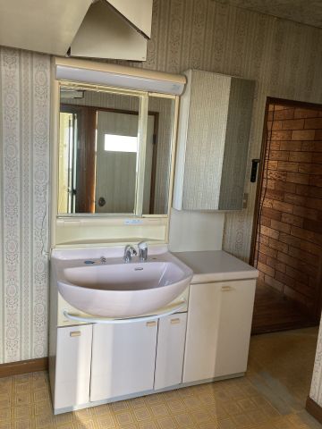 西４条南３５丁目【稲田通沿い角地！リフォーム向き物件！】  内観