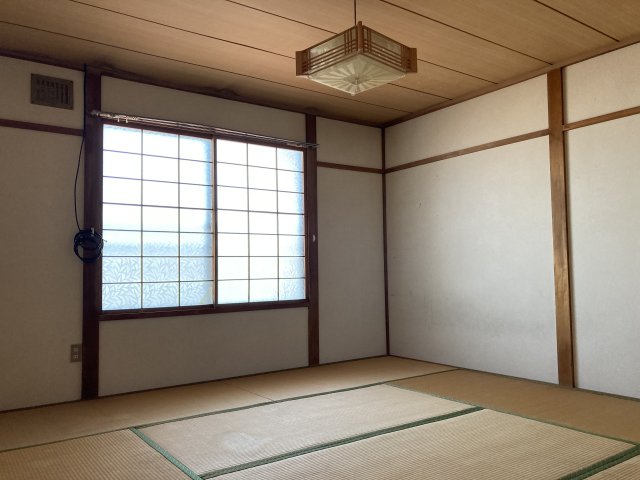 西４条南３５丁目【稲田通沿い角地！リフォーム向き物件！】  内観