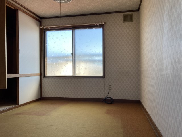 西４条南３５丁目【稲田通沿い角地！リフォーム向き物件！】  内観