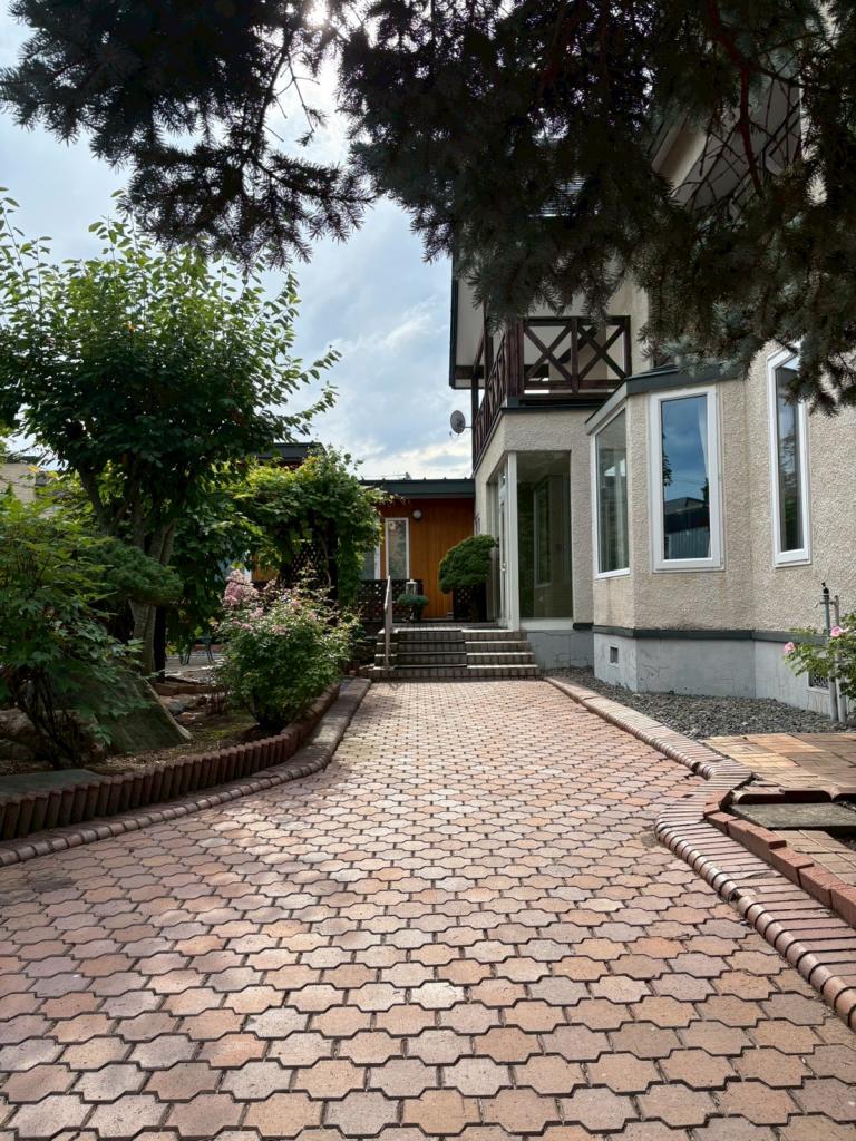  【中古住宅】帯広市西7条南24丁目　土地が約173坪、住宅8LDKの大きな家です！