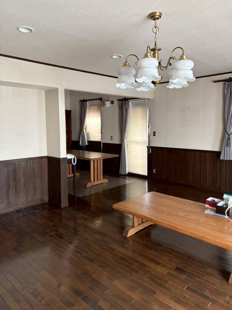  【中古住宅】帯広市西7条南24丁目　土地が約173坪、住宅8LDKの大きな家です！ 内観