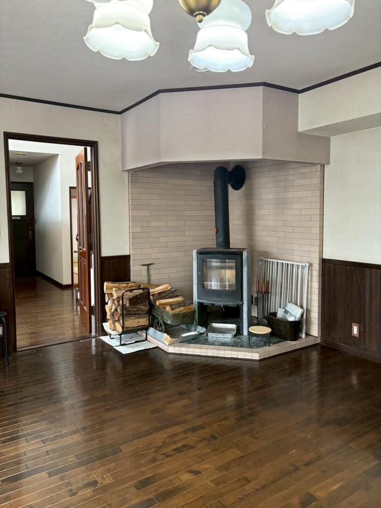  【中古住宅】帯広市西7条南24丁目　土地が約173坪、住宅8LDKの大きな家です！ 内観