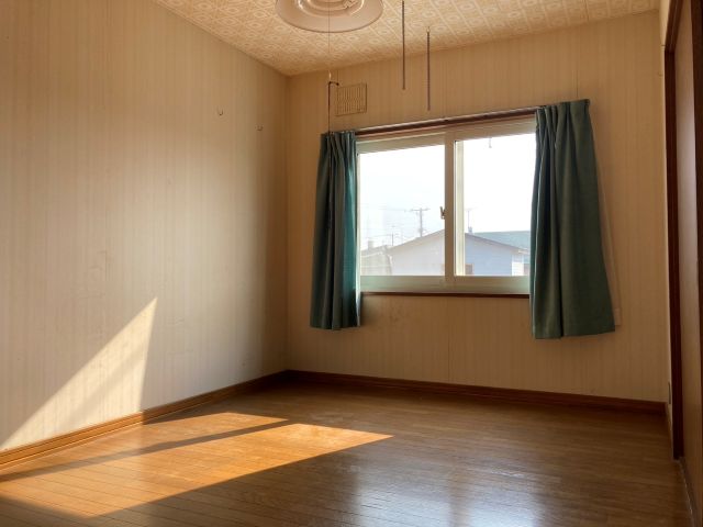 池田町字西２条１０【公園の目の前！開放的な立地です！】  内観