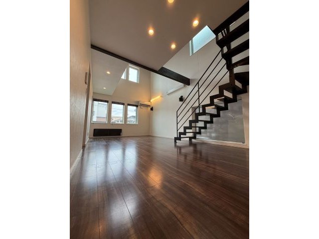 南の森西５丁目【吹き抜けで開放感たっぷり♪】 内観