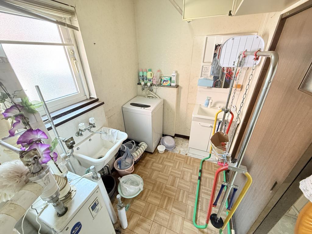 新町西3丁目のリノベ向き中古住宅♪ 内観