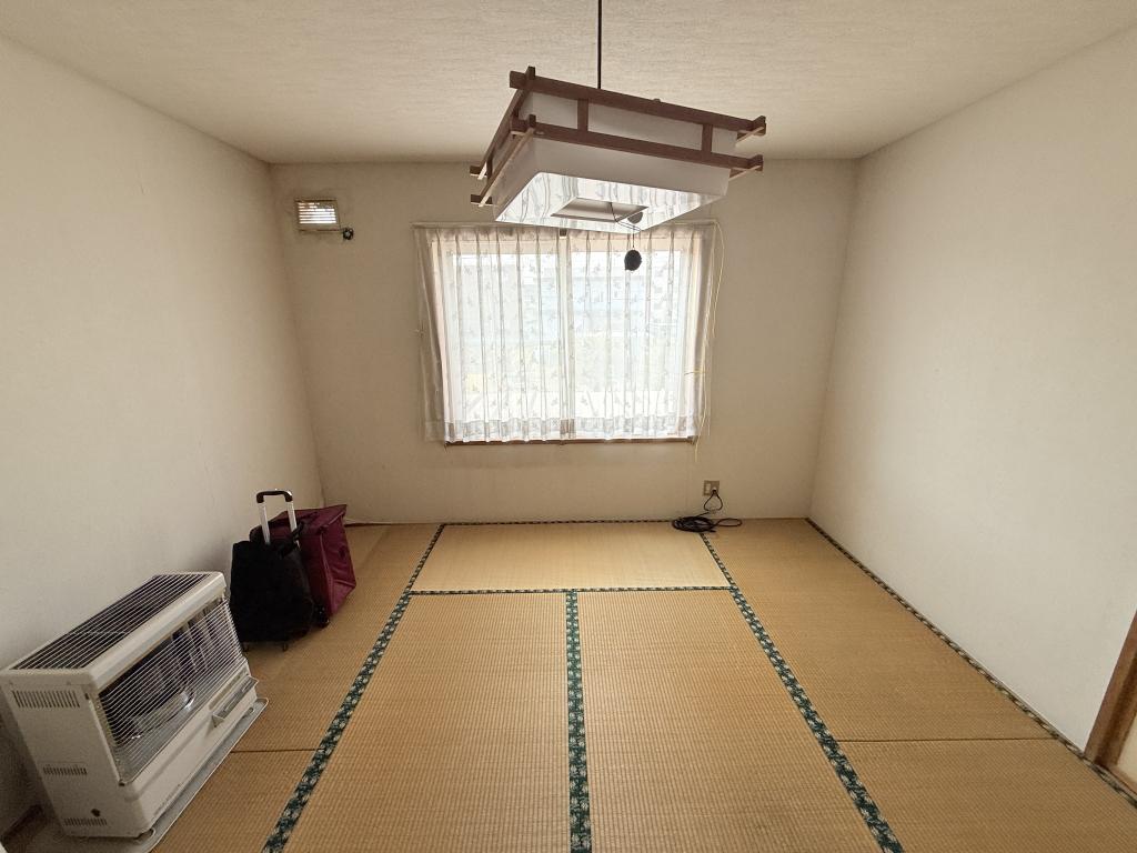 新町西3丁目のリノベ向き中古住宅♪ 内観