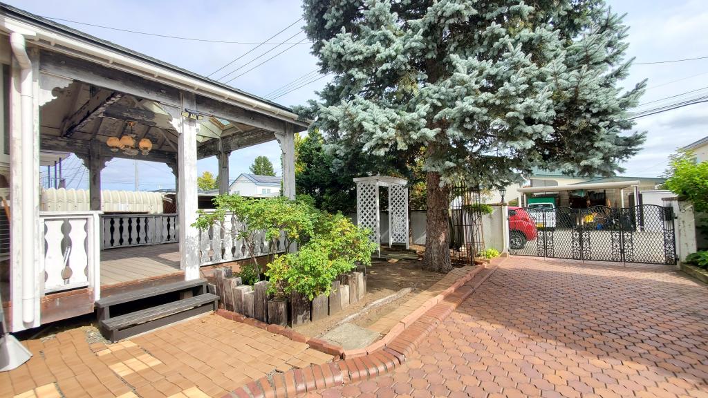 店舗や飲食店や事務所にも♪　帯広市西7条南24丁目　大きな洋風住宅　 -  内観