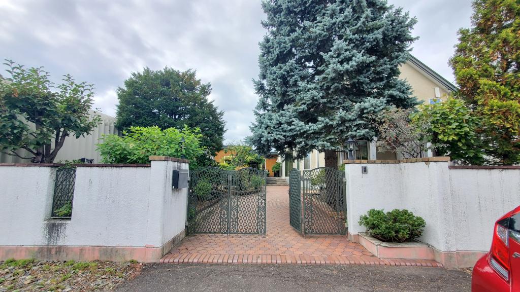 店舗や飲食店や事務所にも♪　帯広市西7条南24丁目　大きな洋風住宅　 -  内観