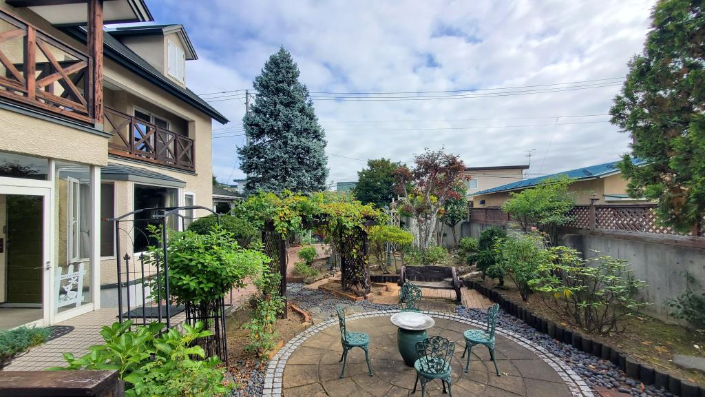 店舗や飲食店や事務所にも♪　帯広市西7条南24丁目　大きな洋風住宅　 -  内観