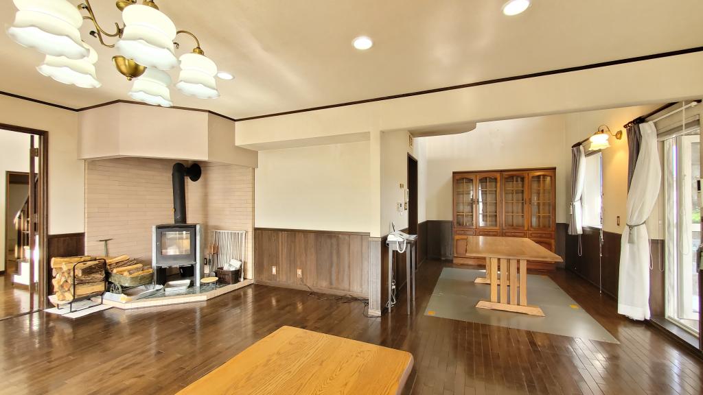 店舗や飲食店や事務所にも♪　帯広市西7条南24丁目　大きな洋風住宅　 -  内観