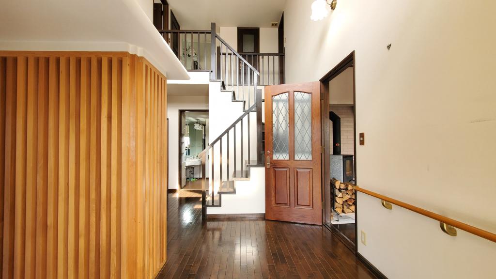 店舗や飲食店や事務所にも♪　帯広市西7条南24丁目　大きな洋風住宅　 -  内観