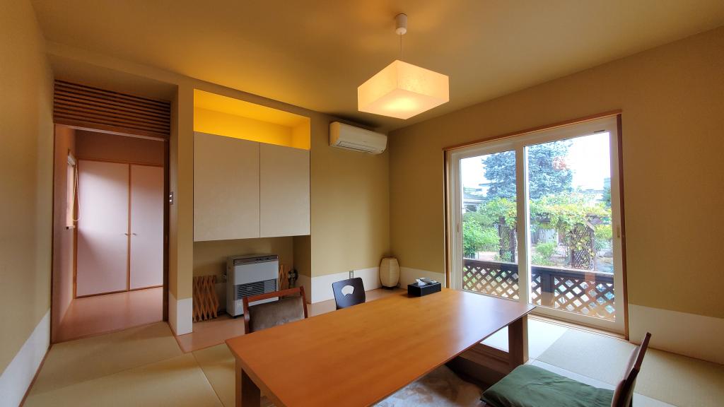 店舗や飲食店や事務所にも♪　帯広市西7条南24丁目　大きな洋風住宅　 -  内観