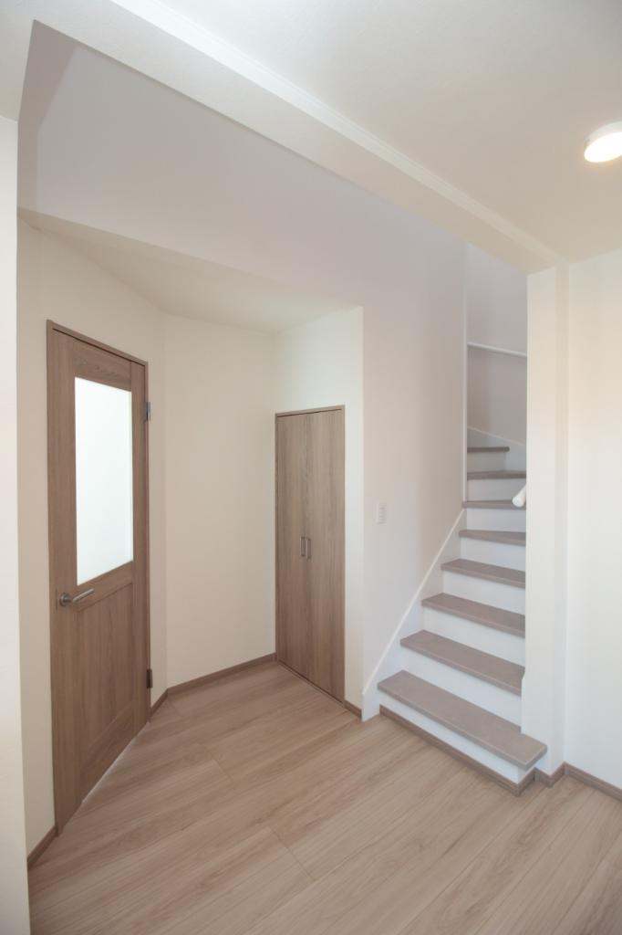 帯広市西12条南3丁目　リノベーション住宅　【4/18（土）オープンハウス開催　予約不要9：30～17：00】 内観