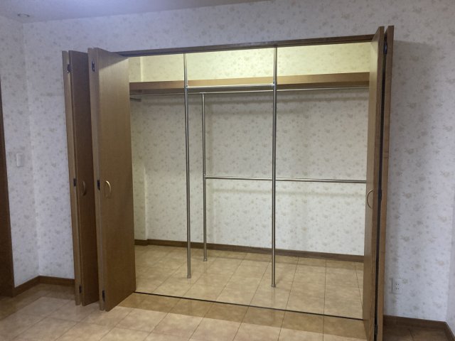 西１８条南２丁目【西エリアのセミ電化４ＬＤＫ登場！！】  内観