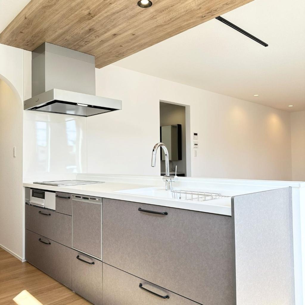 【FLATBASE】  南鈴蘭北２丁目　南東角地   内観