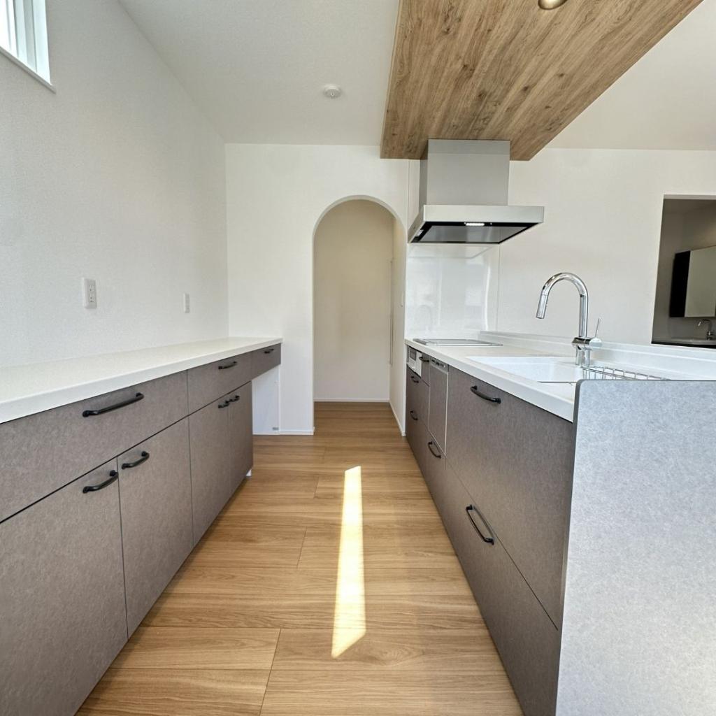 【FLATBASE】  南鈴蘭北２丁目　南東角地   内観