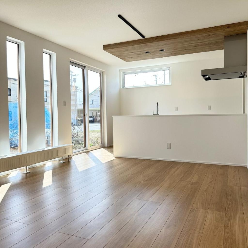 【FLATBASE】  南鈴蘭北２丁目　南東角地   内観