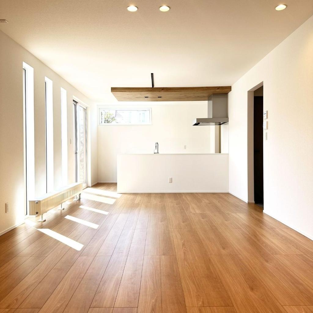 【FLATBASE】  南鈴蘭北２丁目　南東角地   内観