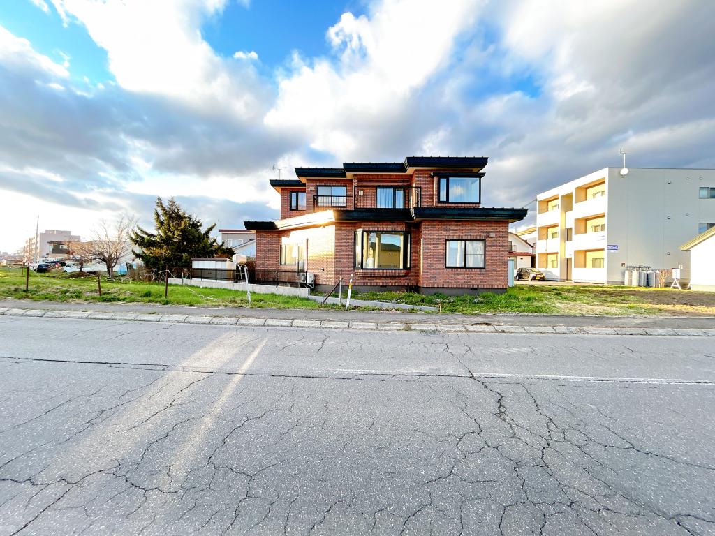 【2方向道路付】帯広市西13条南3丁目 内観